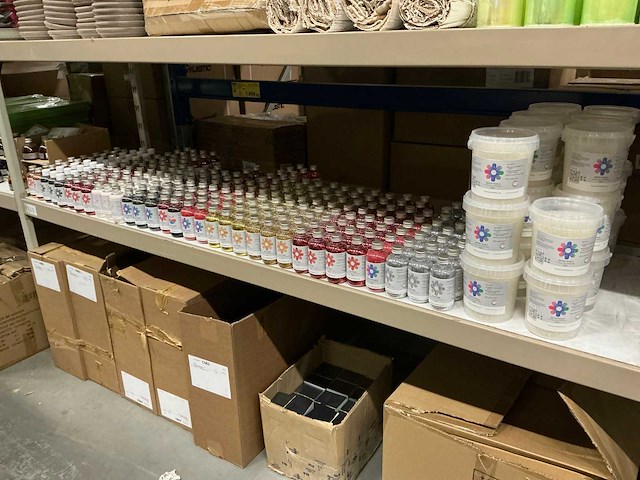 Partij diverse centimo glitters/water pearls&vase color (290x) - afbeelding 1 van  14