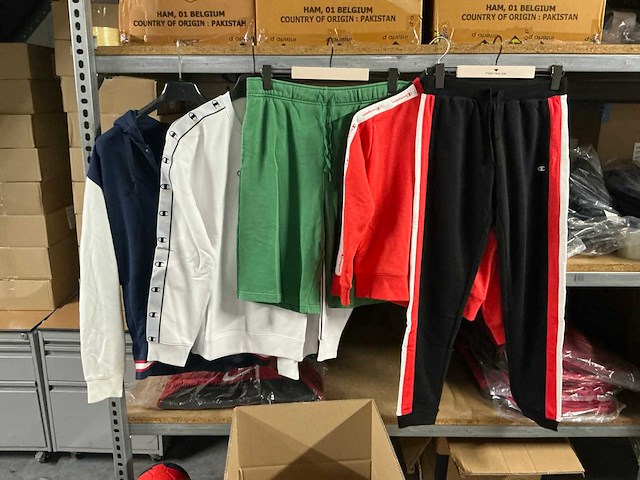 Partij diverse champion kleding (32x) - afbeelding 1 van  9