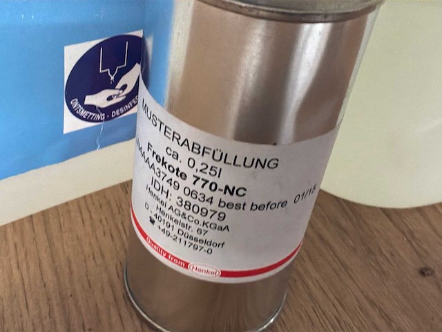 Partij diverse chemicaliën en reinigingsmiddelen - afbeelding 8 van  9