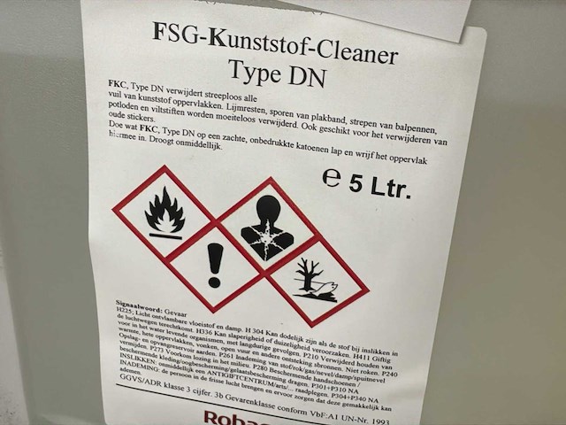 Partij diverse chemicaliën en reinigingsmiddelen - afbeelding 9 van  9