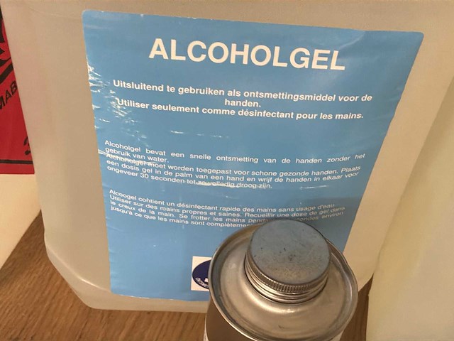 Partij diverse chemicaliën en reinigingsmiddelen - afbeelding 5 van  5