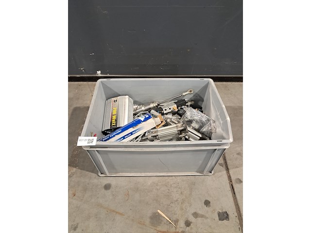 Partij diverse cilinders , o.a festo, airtac - afbeelding 1 van  15