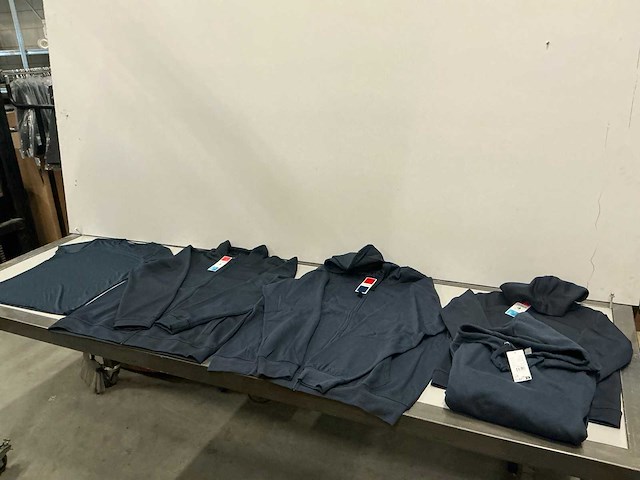 Partij diverse clique bovenkleding (109x) - afbeelding 1 van  22