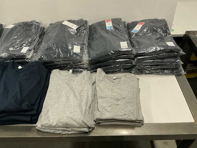Partij diverse clique bovenkleding (190x) - afbeelding 16 van  17