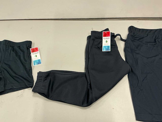 Partij diverse clique broeken/shorts (140x) - afbeelding 17 van  27