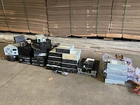 Partij diverse computer hardware en voedingen