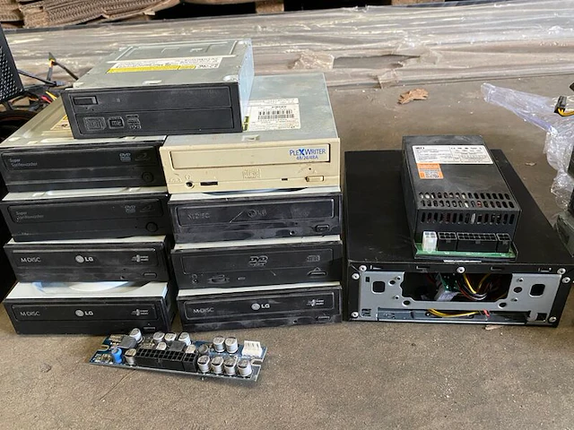 Partij diverse computer hardware en voedingen - afbeelding 4 van  9