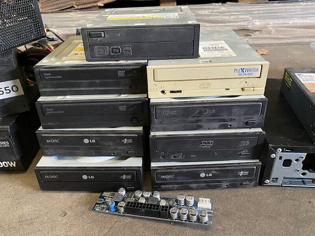 Partij diverse computer hardware en voedingen - afbeelding 5 van  9