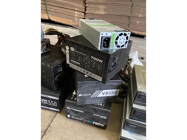Partij diverse computer hardware en voedingen - afbeelding 7 van  9