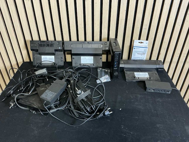 Partij diverse computerbenodigdheden - afbeelding 1 van  14