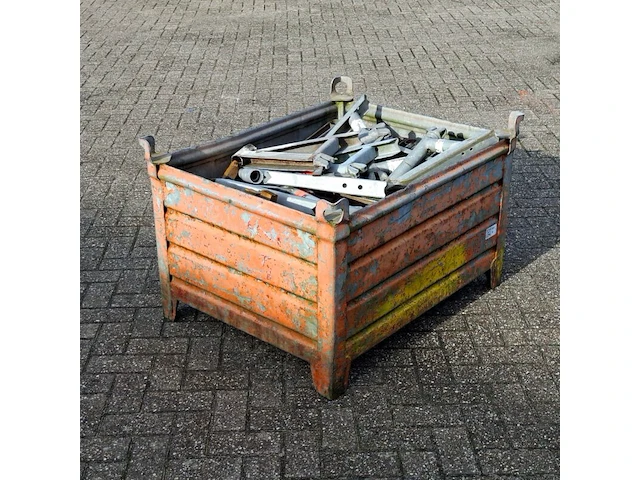Partij diverse consoles, layher, allround, in stapelbak - afbeelding 1 van  5