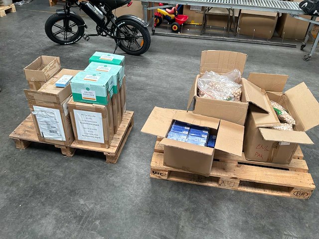 Partij diverse consumentengoederen - afbeelding 1 van  5