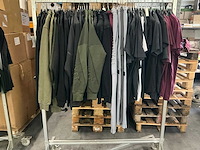 Partij diverse cruyff vesten/broeken/tshirts (52x) - afbeelding 1 van  11