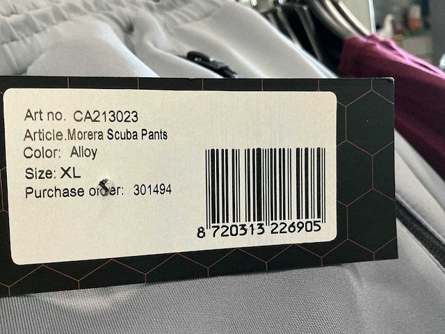 Partij diverse cruyff vesten/broeken/tshirts (52x) - afbeelding 10 van  11