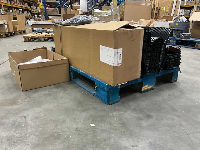 Partij diverse dakmaterialen - afbeelding 1 van  10