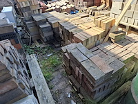 Partij diverse dakpannen en metselstenen - afbeelding 9 van  9