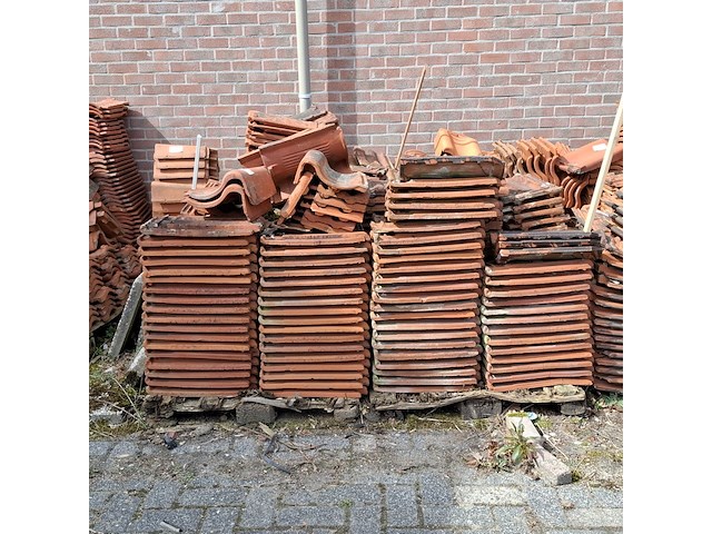 Partij diverse dakpannen - afbeelding 2 van  6