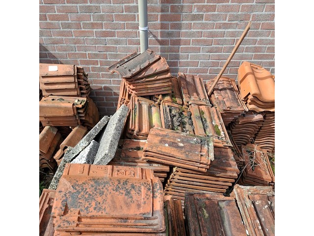 Partij diverse dakpannen - afbeelding 4 van  6