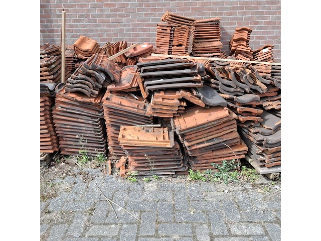 Partij diverse dakpannen - afbeelding 2 van  6