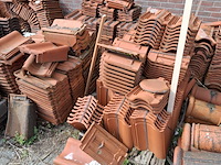 Partij diverse dakpannen - afbeelding 1 van  5