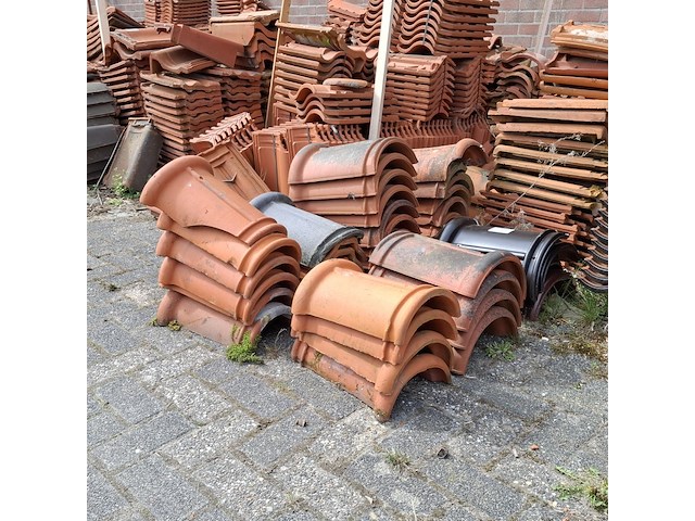 Partij diverse dakpannen - afbeelding 2 van  6