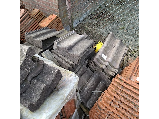 Partij diverse dakpannen - afbeelding 3 van  4