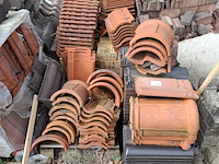 Partij diverse dakpannen - afbeelding 1 van  6