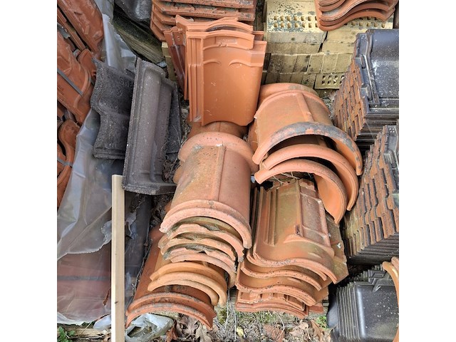 Partij diverse dakpannen - afbeelding 2 van  6