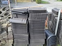 Partij diverse dakpannen - afbeelding 1 van  4