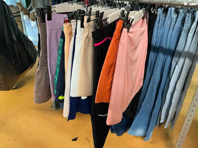 Partij diverse dames sport shorts o.a nike/adidas/lacoste etc (15x) - afbeelding 8 van  15