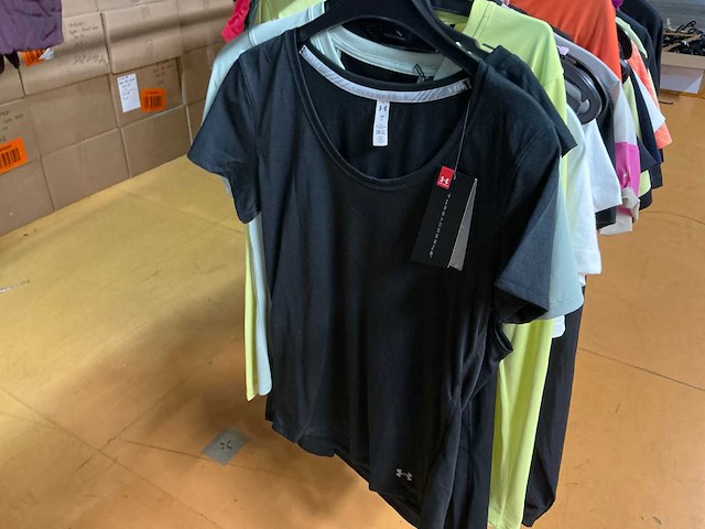 Partij diverse dames sport tops o.a adidas/under armour/nike etc (48x) - afbeelding 10 van  13