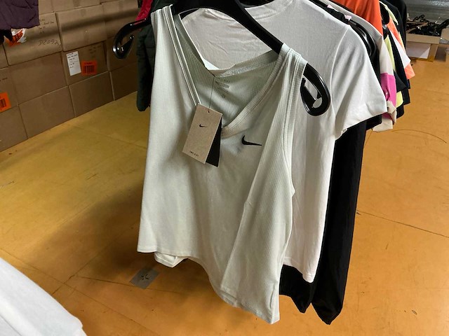 Partij diverse dames sport tops o.a adidas/under armour/nike etc (48x) - afbeelding 12 van  13