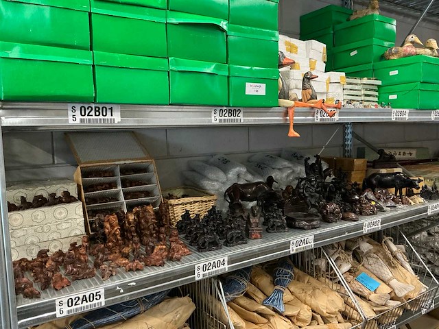 Partij diverse decoratie beeldjes (354x) - afbeelding 1 van  11