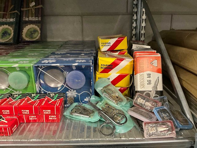 Partij diverse decoratie beeldjes/overige (613x) - afbeelding 5 van  5