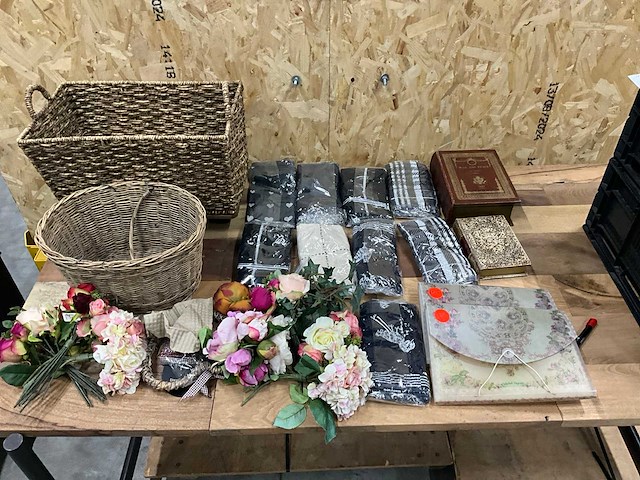 Partij diverse decoratie en accessoires - afbeelding 1 van  4