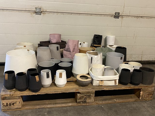 Partij diverse decoratie vazen - afbeelding 1 van  8