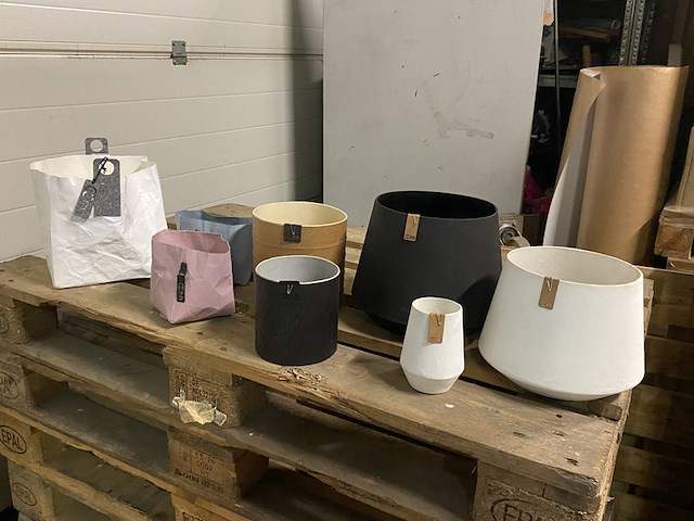 Partij diverse decoratie vazen - afbeelding 1 van  3