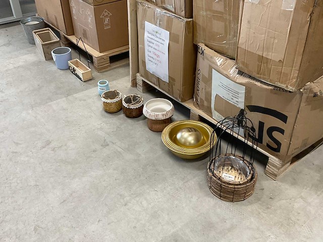 Partij diverse decoratiematerialen - afbeelding 2 van  8