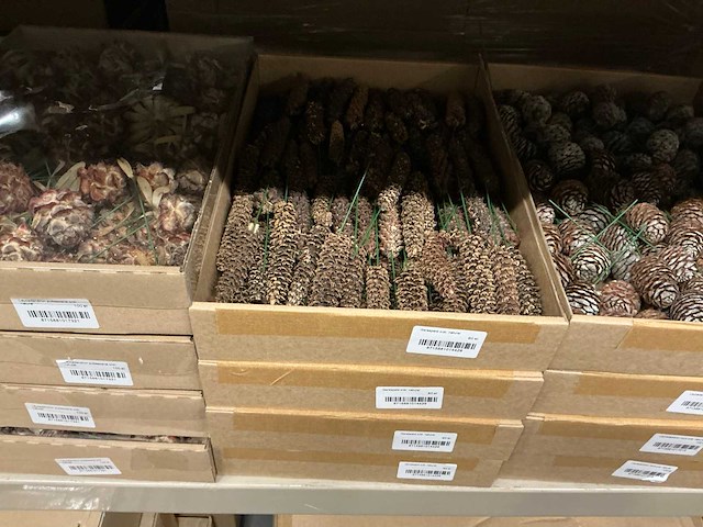 Partij diverse decoratieve artikelen (2365x) - afbeelding 1 van  11