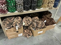 Partij diverse decoratieve dennenappels 1kg/net (39x)