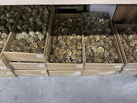 Partij diverse decoratieve dennenappels (28 verpakkingen) - afbeelding 2 van  7
