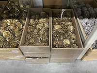 Partij diverse decoratieve dennenappels (28 verpakkingen) - afbeelding 4 van  7