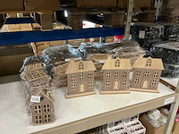 Partij diverse decoratieve huisjes (49x) - afbeelding 1 van  4