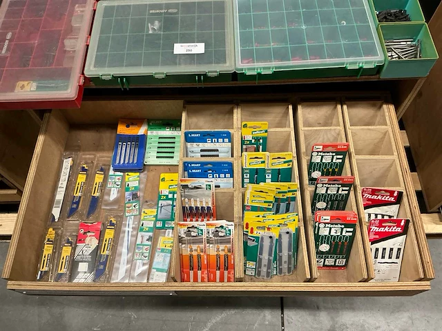 Partij diverse decoupeerzaagjes o.a makita/wolfcraft/kwb/etc (72x) - afbeelding 1 van  7