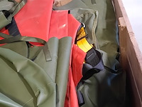 Partij diverse dekkleden en zeilen - afbeelding 7 van  7