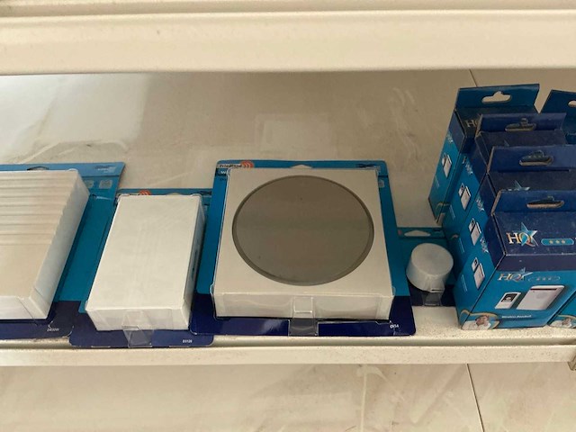 Partij diverse deurbellen/battery chargers/etc (142x) - afbeelding 2 van  11