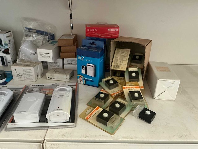 Partij diverse deurbellen/battery chargers/etc (142x) - afbeelding 7 van  11