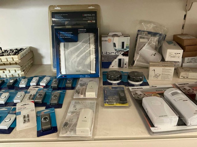 Partij diverse deurbellen/battery chargers/etc (142x) - afbeelding 9 van  11