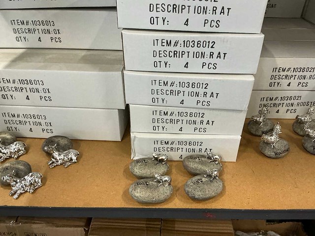Partij diverse dieren beeldjes op steen (1344x) - afbeelding 9 van  18