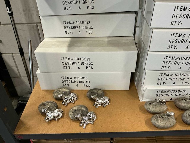 Partij diverse dieren beeldjes op steen (1344x) - afbeelding 10 van  18